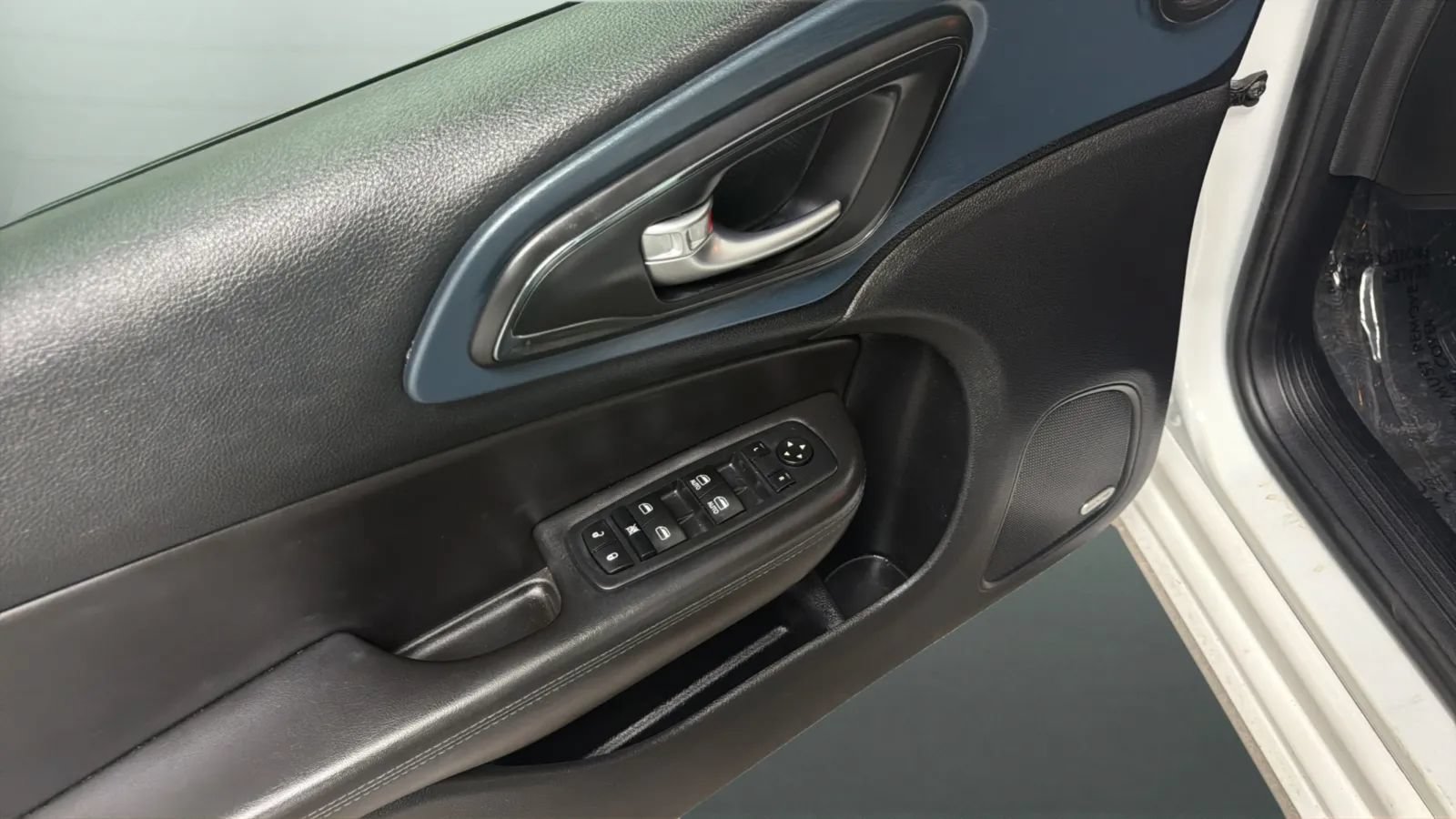 Used 2015 Chrysler 200 S w/ Navigation & Sound Group I FWD image 18