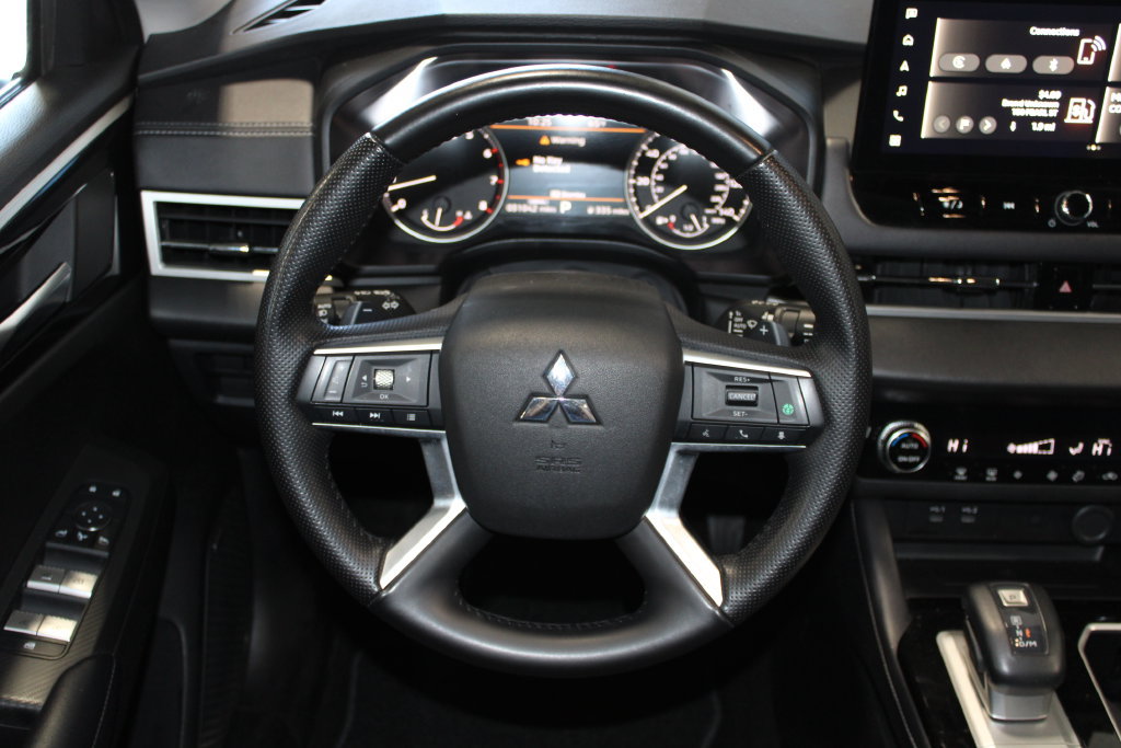 Used 2025 Mitsubishi Outlander SE AWD/4WD image 11
