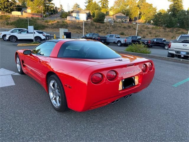 Used 2004 Chevrolet Corvette Coupe w/ Roof Package RWD image 2