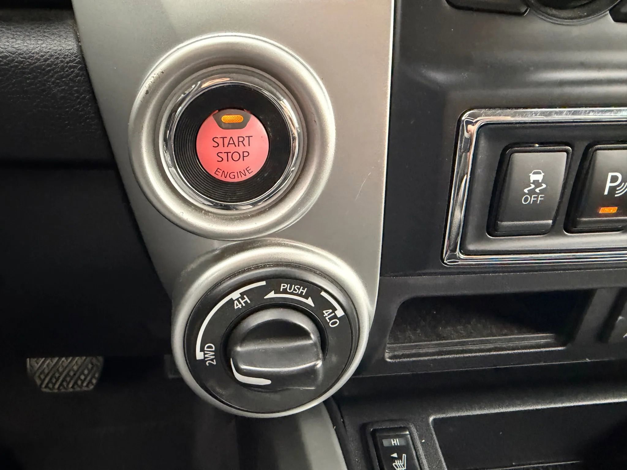 Used 2018 Nissan Titan SL AWD/4WD image 19