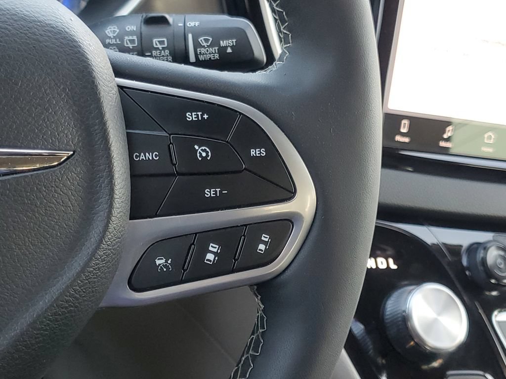 Used 2024 Chrysler Pacifica Touring-L FWD image 23