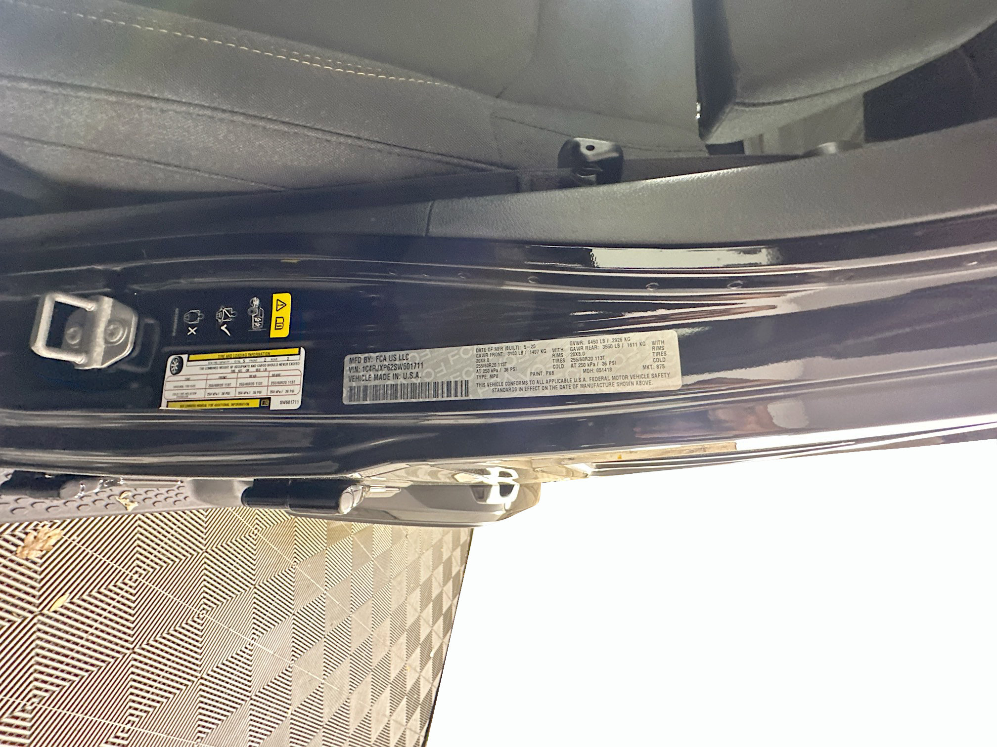 Used 2025 Jeep Wrangler Sahara image 12