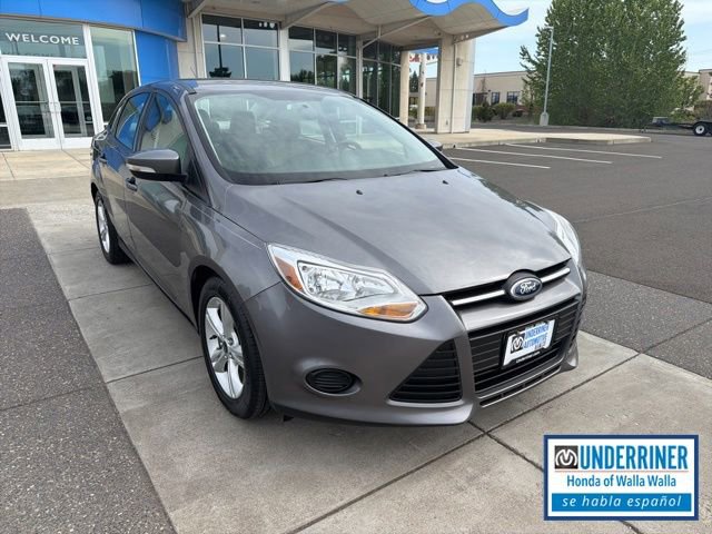 Used 2014 Ford Focus SE w/ SE Winter Package FWD image 1