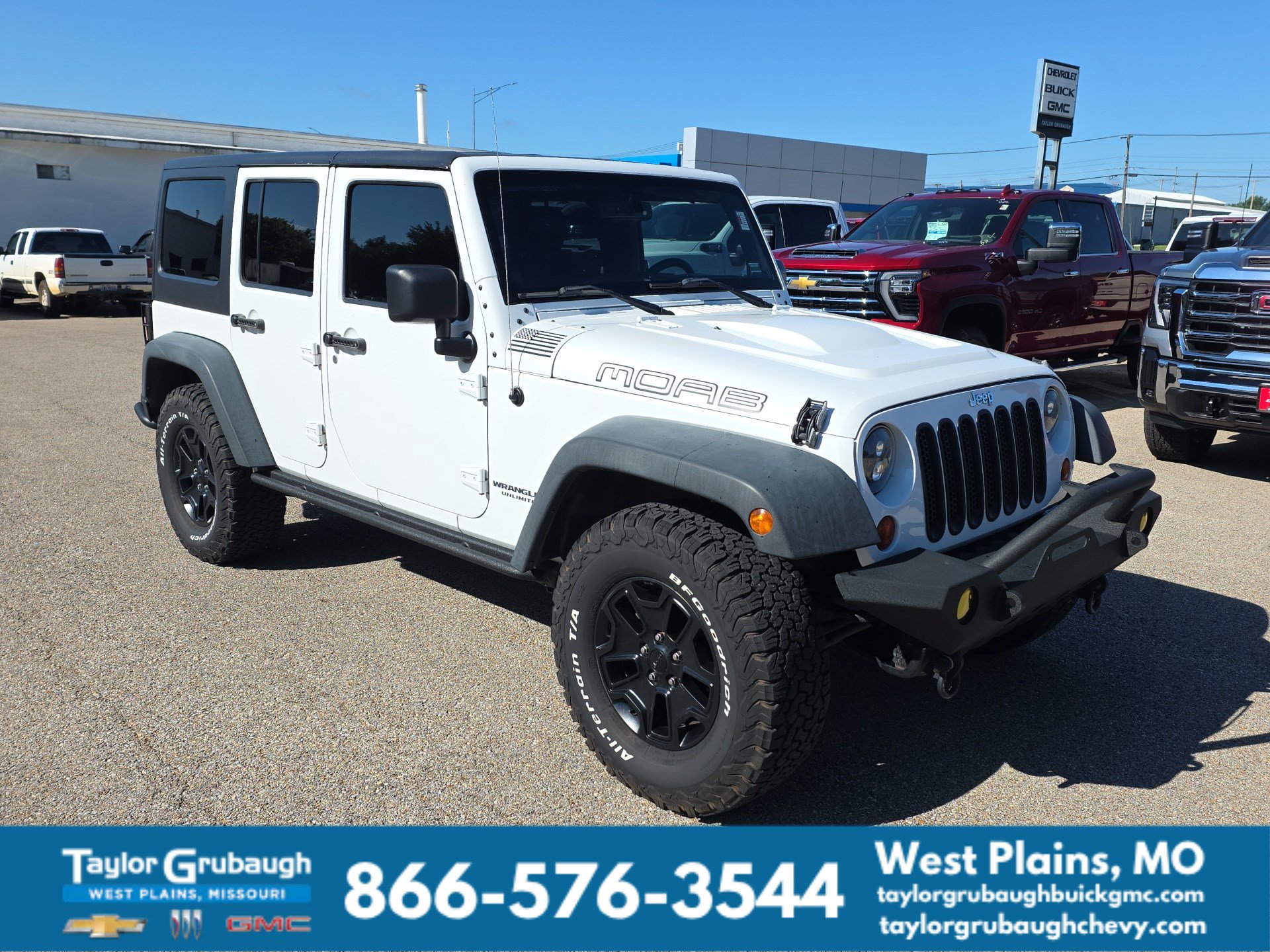 Used 2013 Jeep Wrangler Unlimited Sahara AWD/4WD image 2