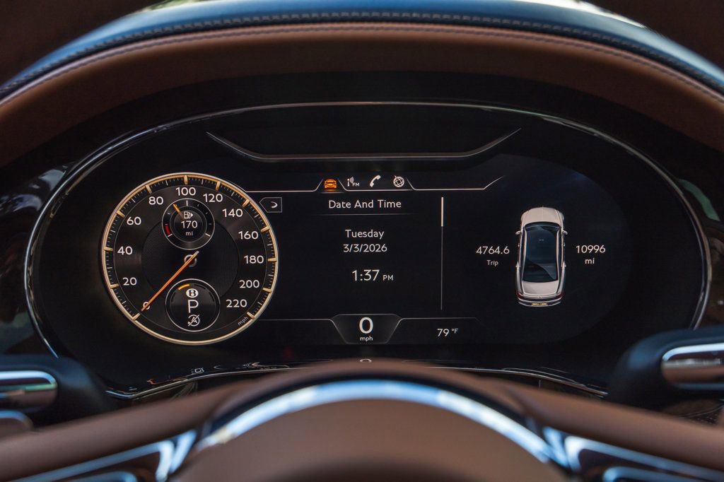 Used 2022 Bentley Flying Spur V8 image 18