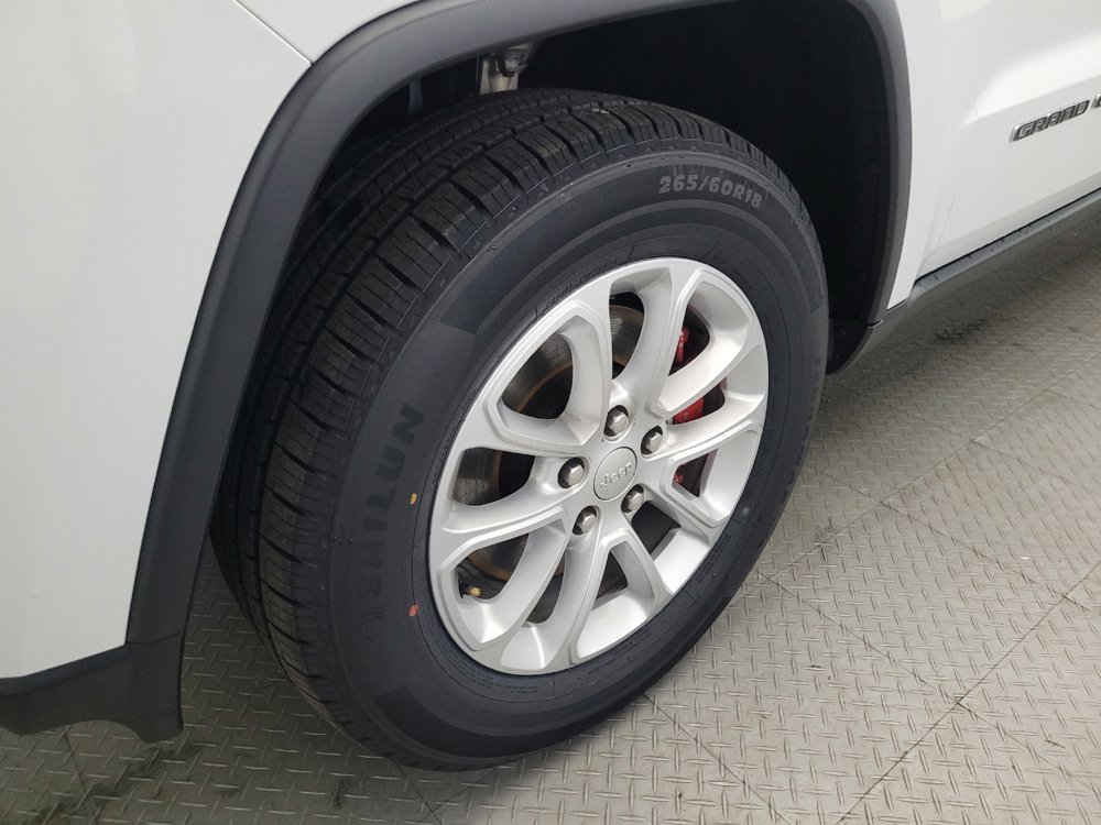 Used 2022 Jeep Grand Cherokee Laredo E AWD/4WD image 31