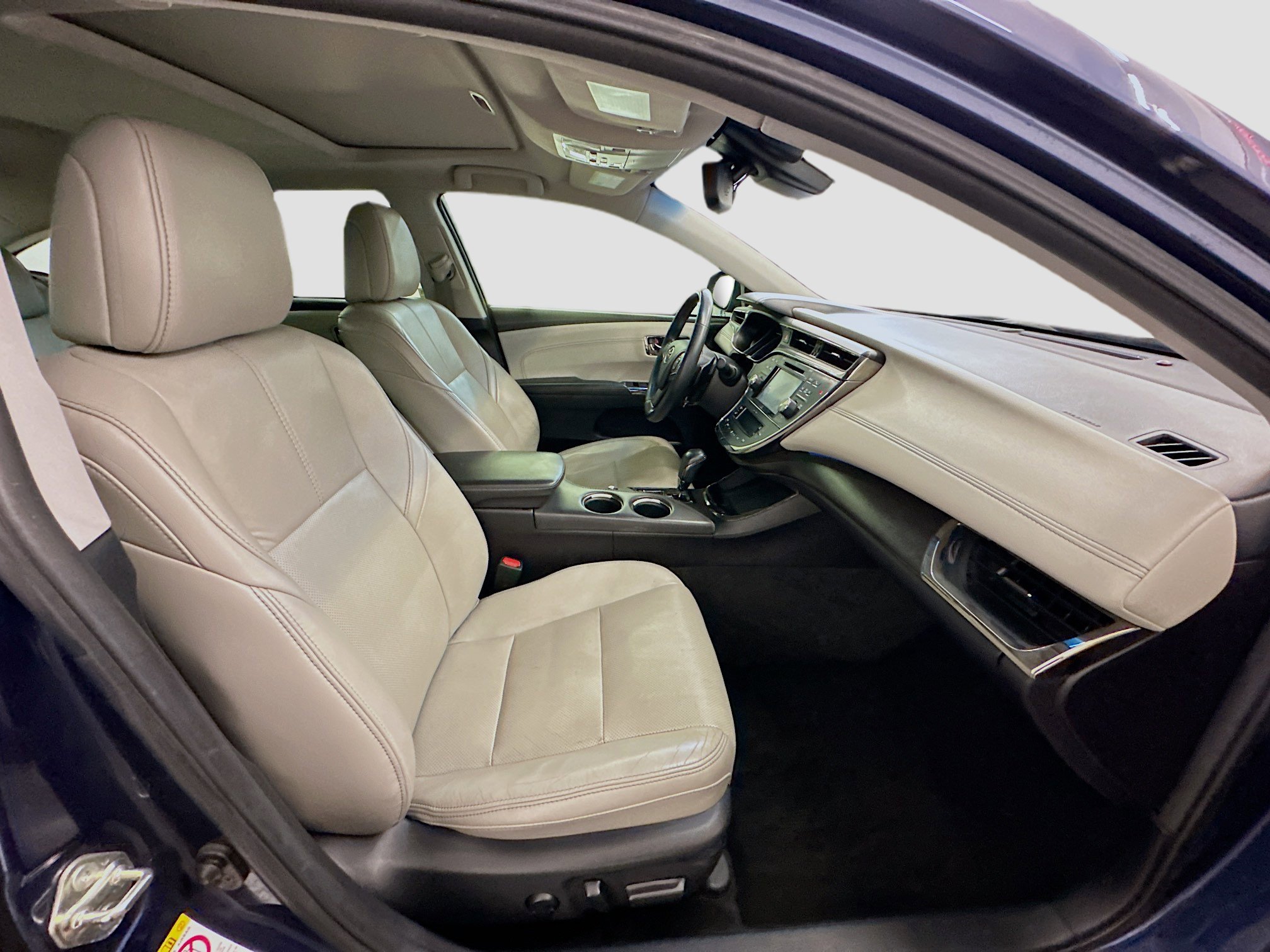 Used 2016 Toyota Avalon Limited image 33