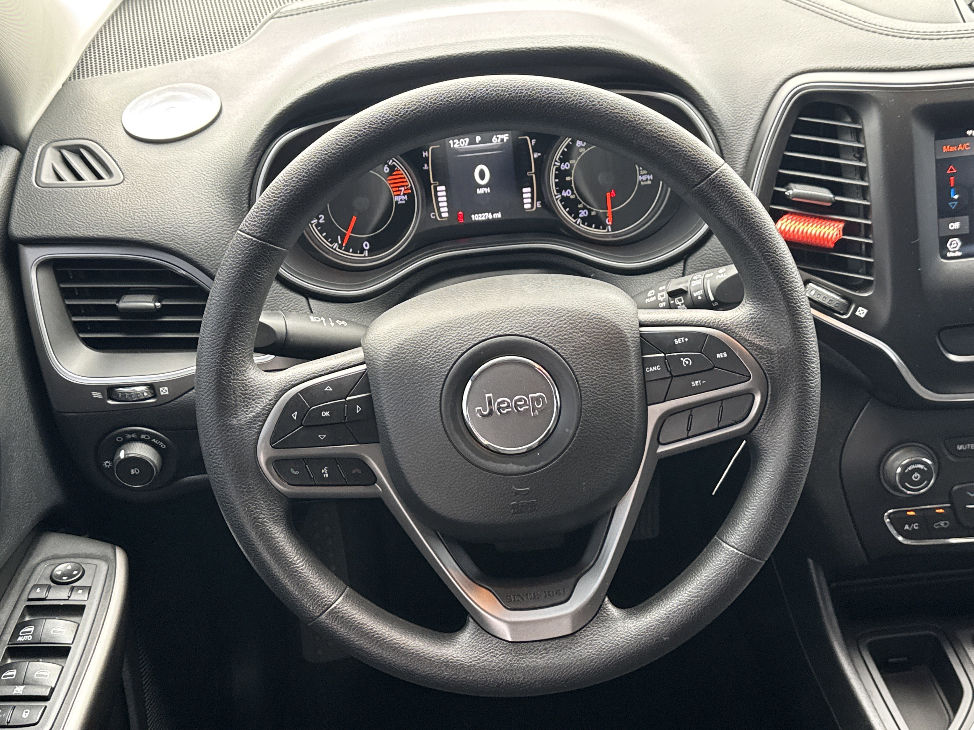 Used 2019 Jeep Cherokee Latitude w/ Popular Appearance Group image 28