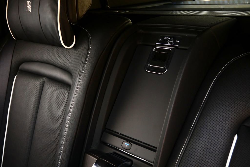Used 2019 Rolls-Royce Cullinan AWD/4WD image 16
