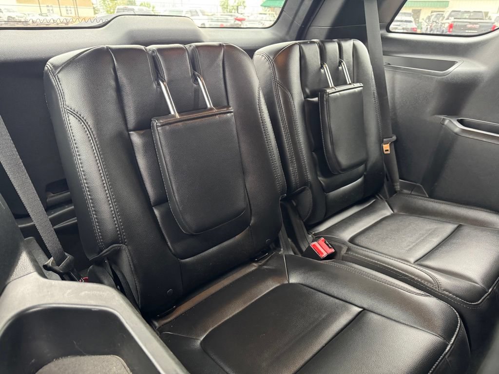 Used 2018 Ford Explorer XLT w/ Equipment Group 202A AWD/4WD image 23