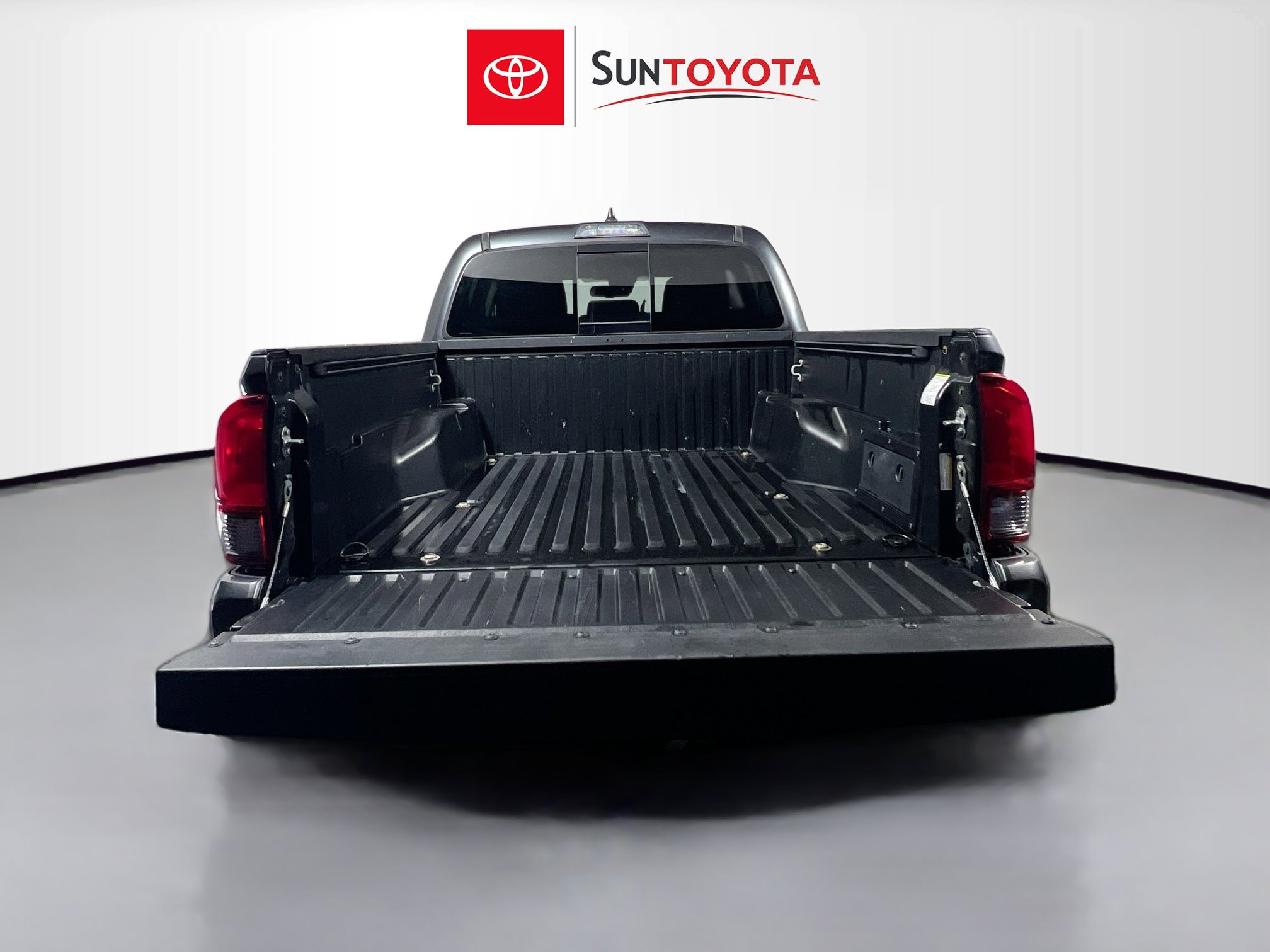 Used 2022 Toyota Tacoma SR5 image 33