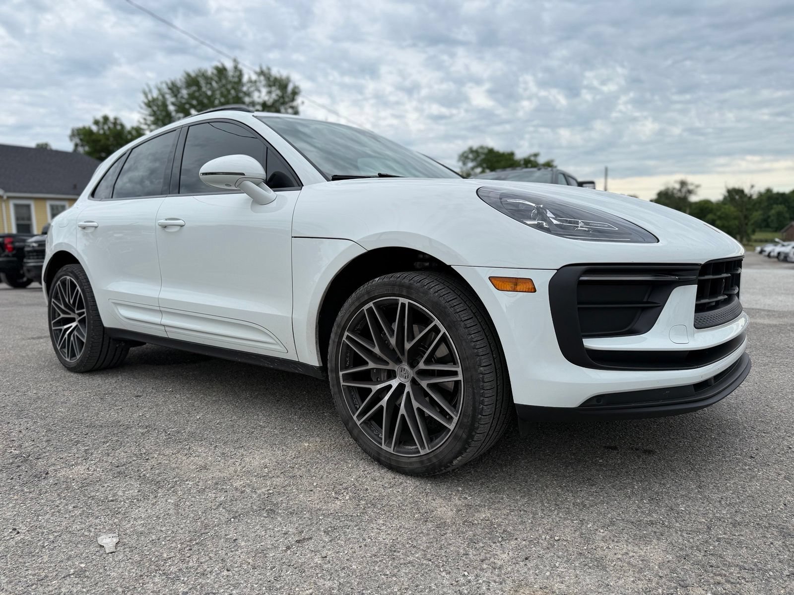Used 2023 Porsche Macan AWD/4WD image 8