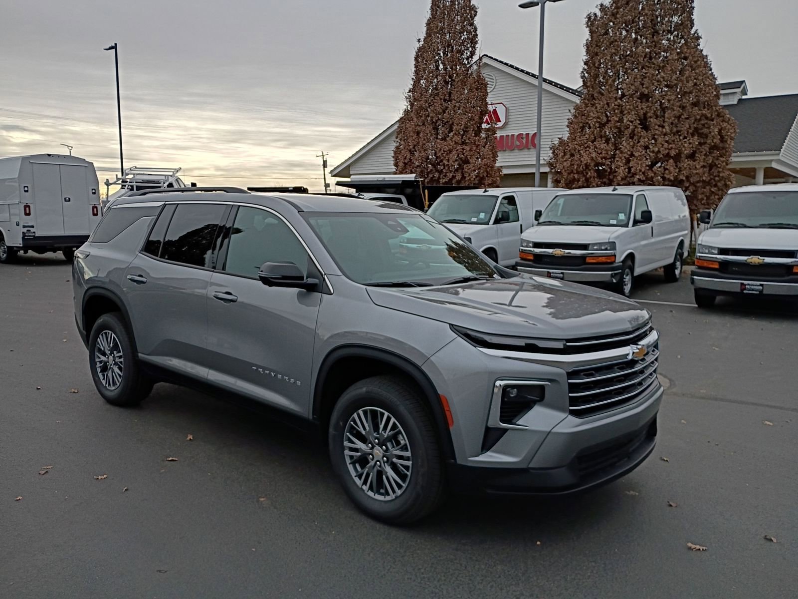 New 2026 Chevrolet Traverse LT image 9