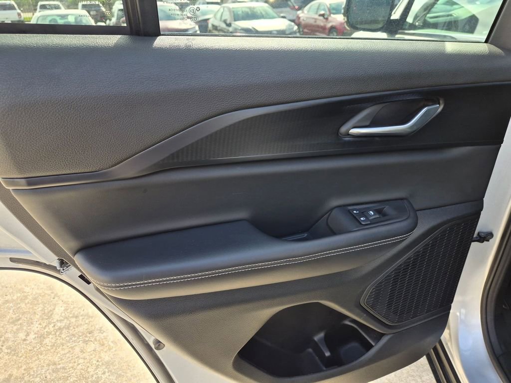 Used 2025 Jeep Grand Cherokee Altitude AWD/4WD image 21