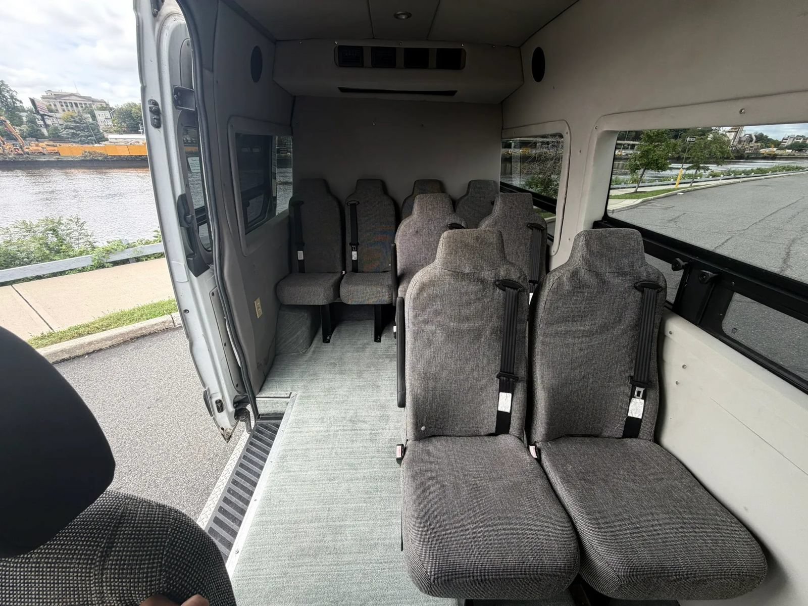 Used 2010 Mercedes-Benz Sprinter 2500 image 13