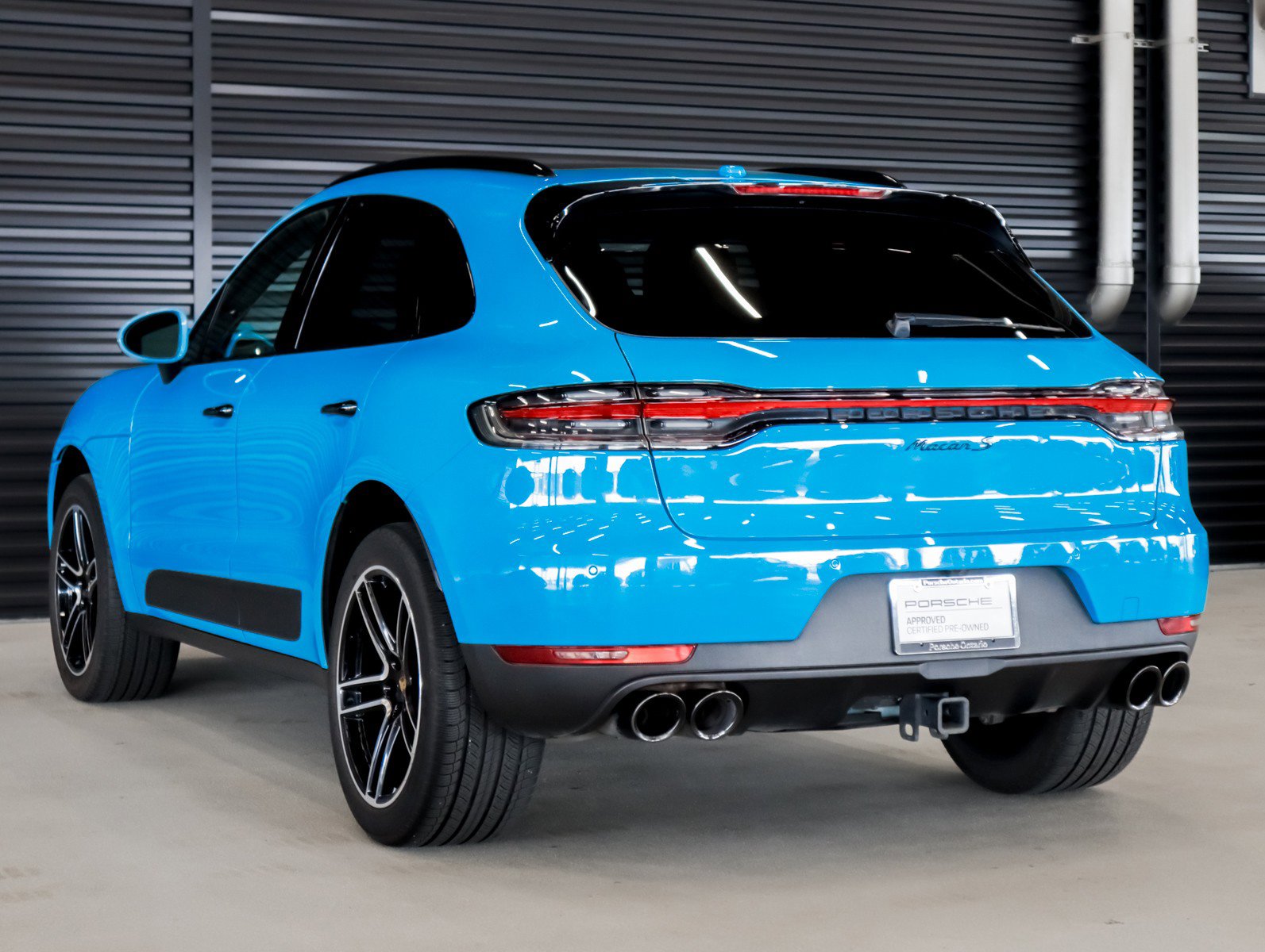 Certified 2020 Porsche Macan S AWD/4WD image 3