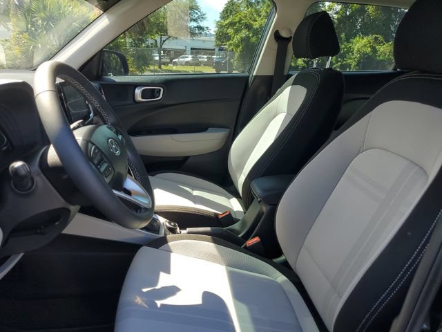 Used 2024 Hyundai Venue SEL FWD image 18