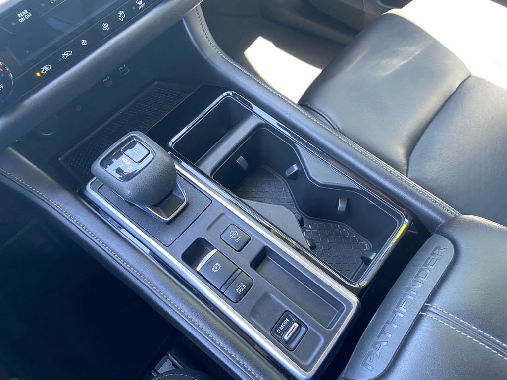 Used 2023 Nissan Pathfinder SL FWD image 18