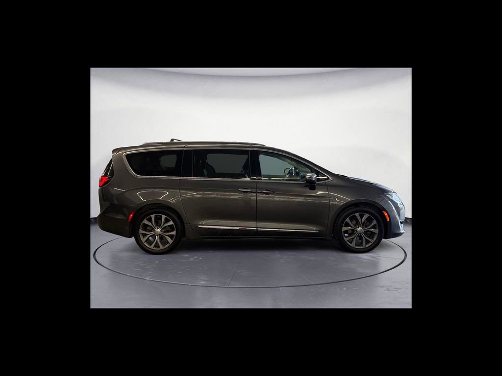 Used 2018 Chrysler Pacifica Limited w/ Tire & Wheel Group FWD image 7