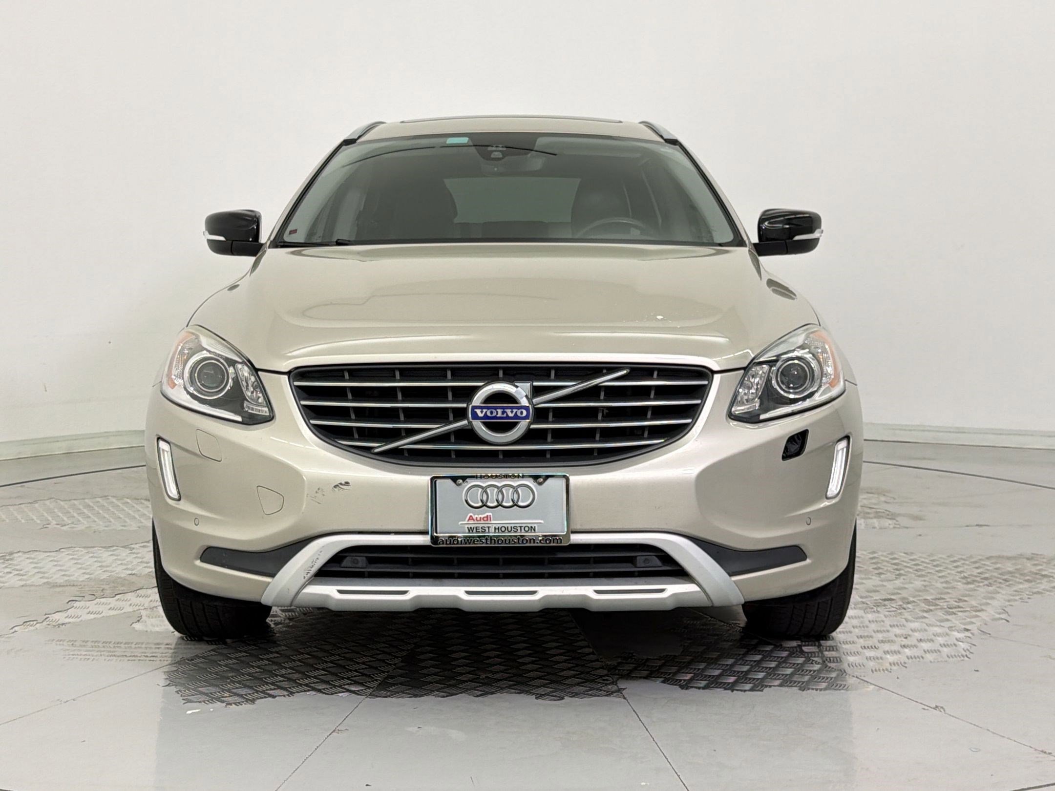 Used 2017 Volvo XC60 T5 Dynamic w/ Preferred Option Package FWD image 6