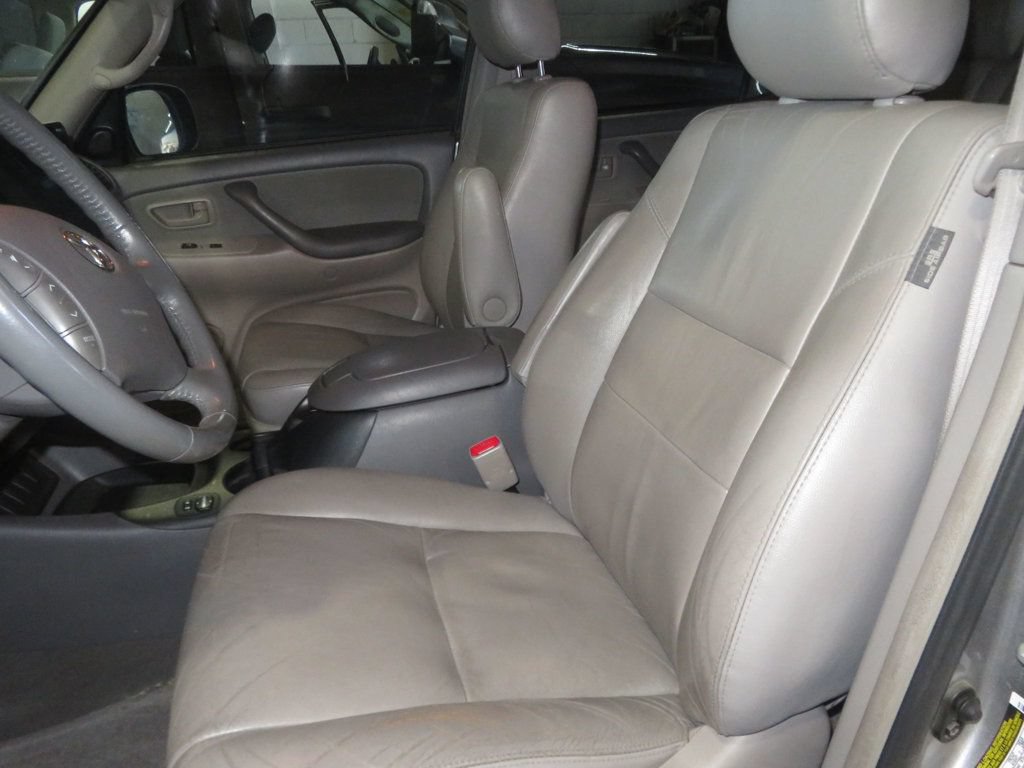 Used 2006 Toyota Sequoia SR5 AWD/4WD image 23