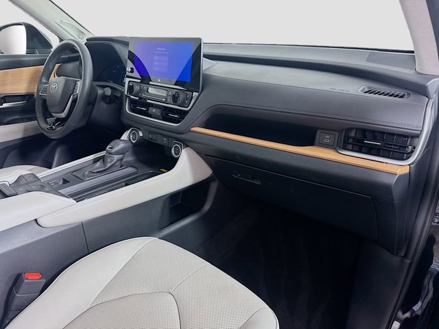 Certified 2024 Toyota Grand Highlander AWD image 31