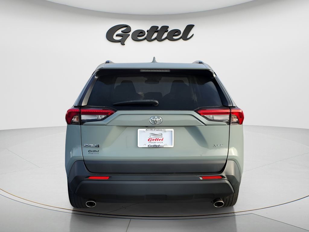 Used 2021 Toyota RAV4 XLE Premium image 5
