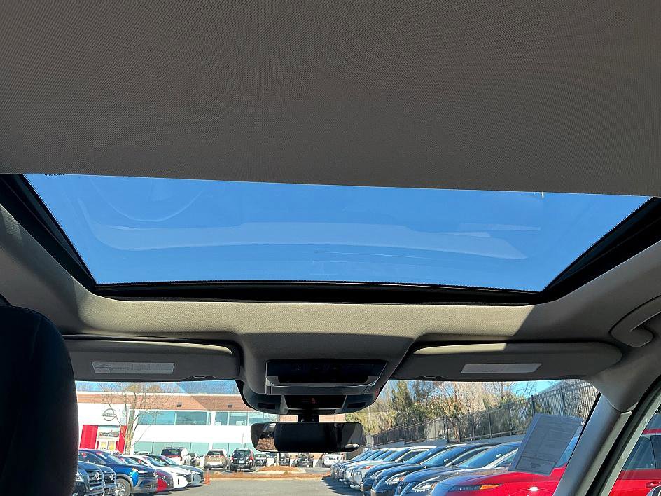 Used 2023 Nissan Rogue SL image 24