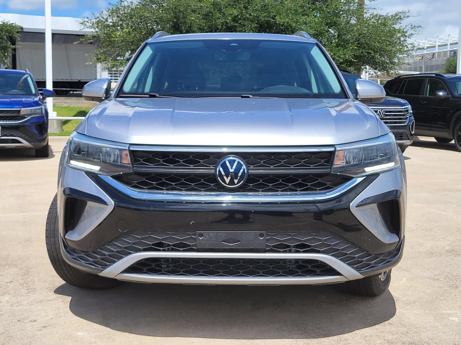 Used 2024 Volkswagen Taos SE AWD/4WD image 3