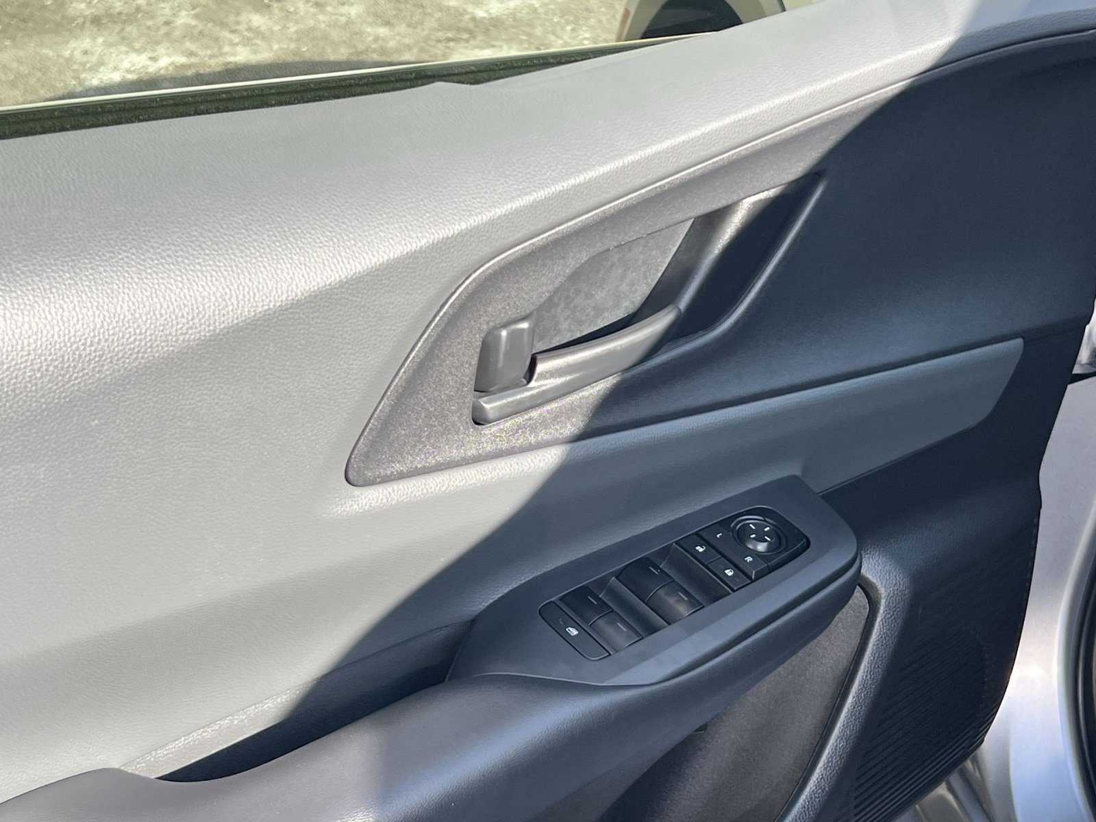 Used 2025 Toyota Prius LE FWD image 14