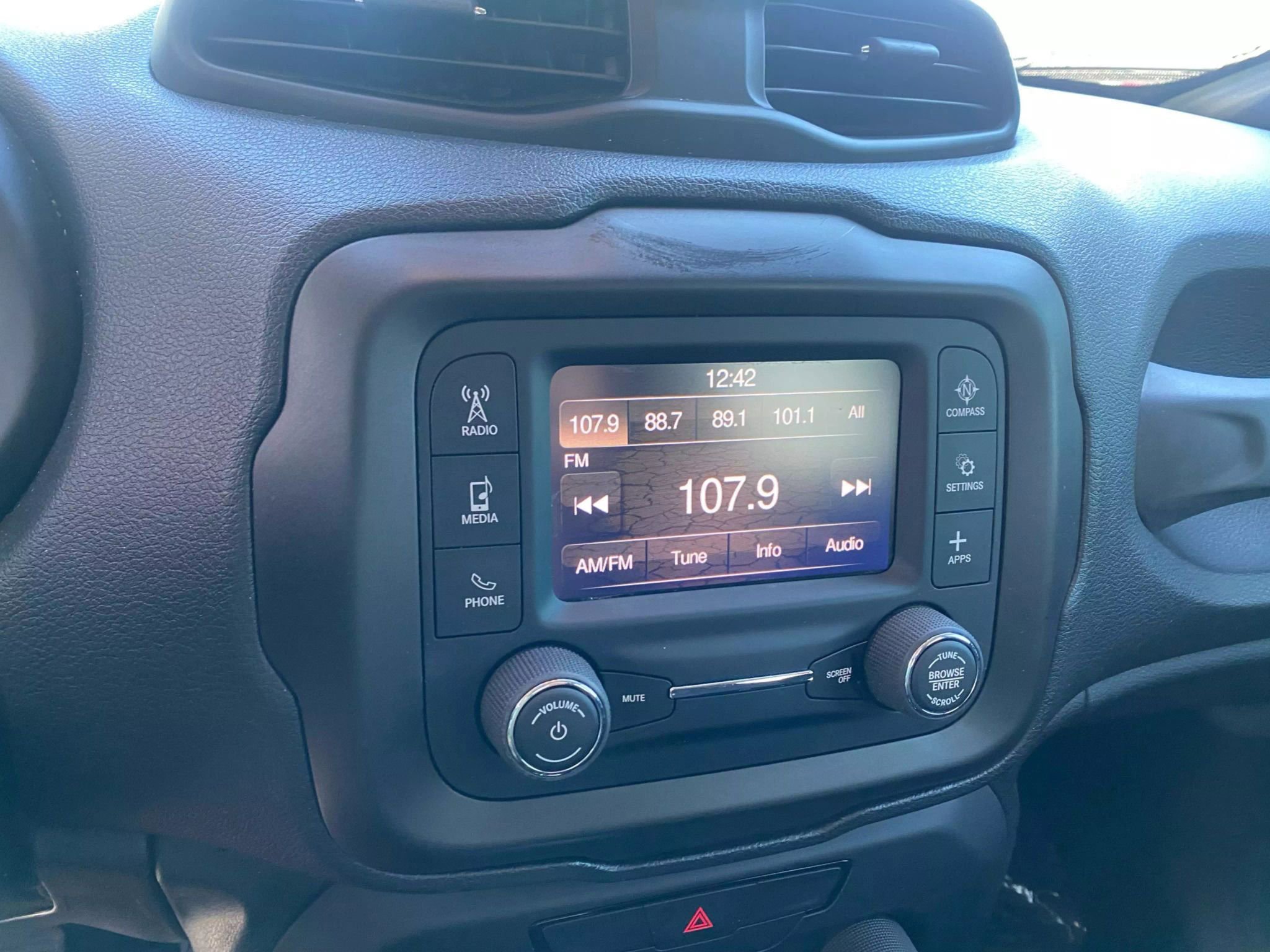 Used 2020 Jeep Renegade Sport image 14