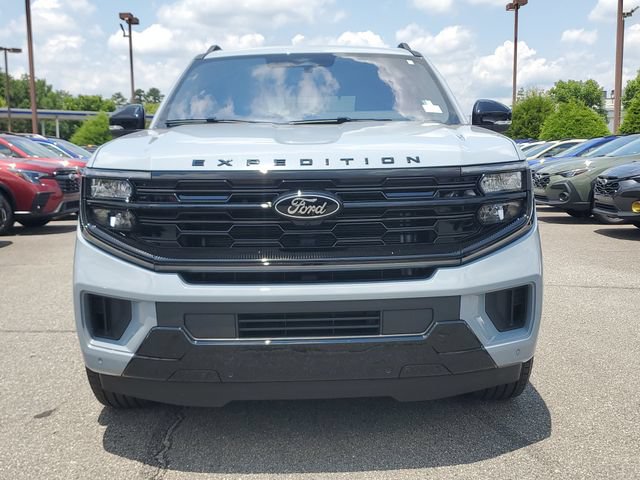 Used 2025 Ford Expedition Platinum w/ Stealth Appearance Package AWD/4WD image 2