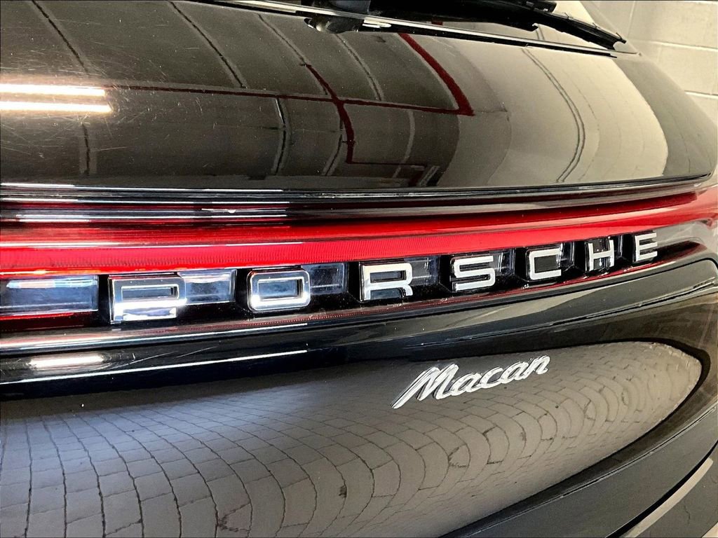 Certified 2023 Porsche Macan image 13