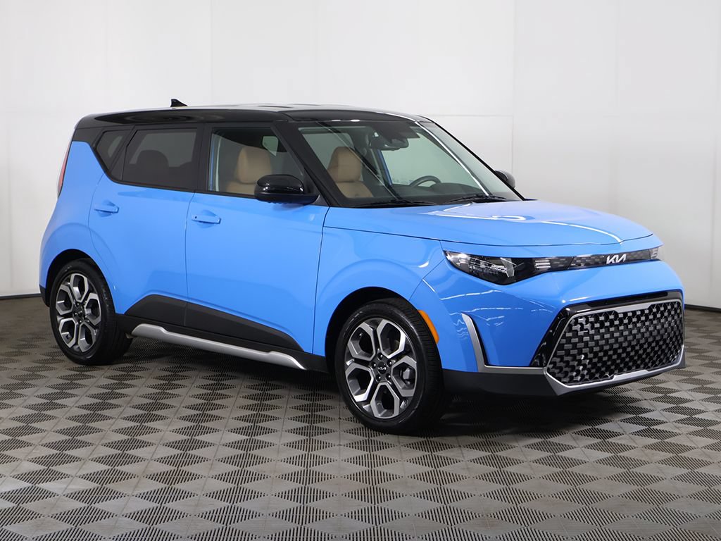 Used 2025 Kia Soul EX FWD image 2