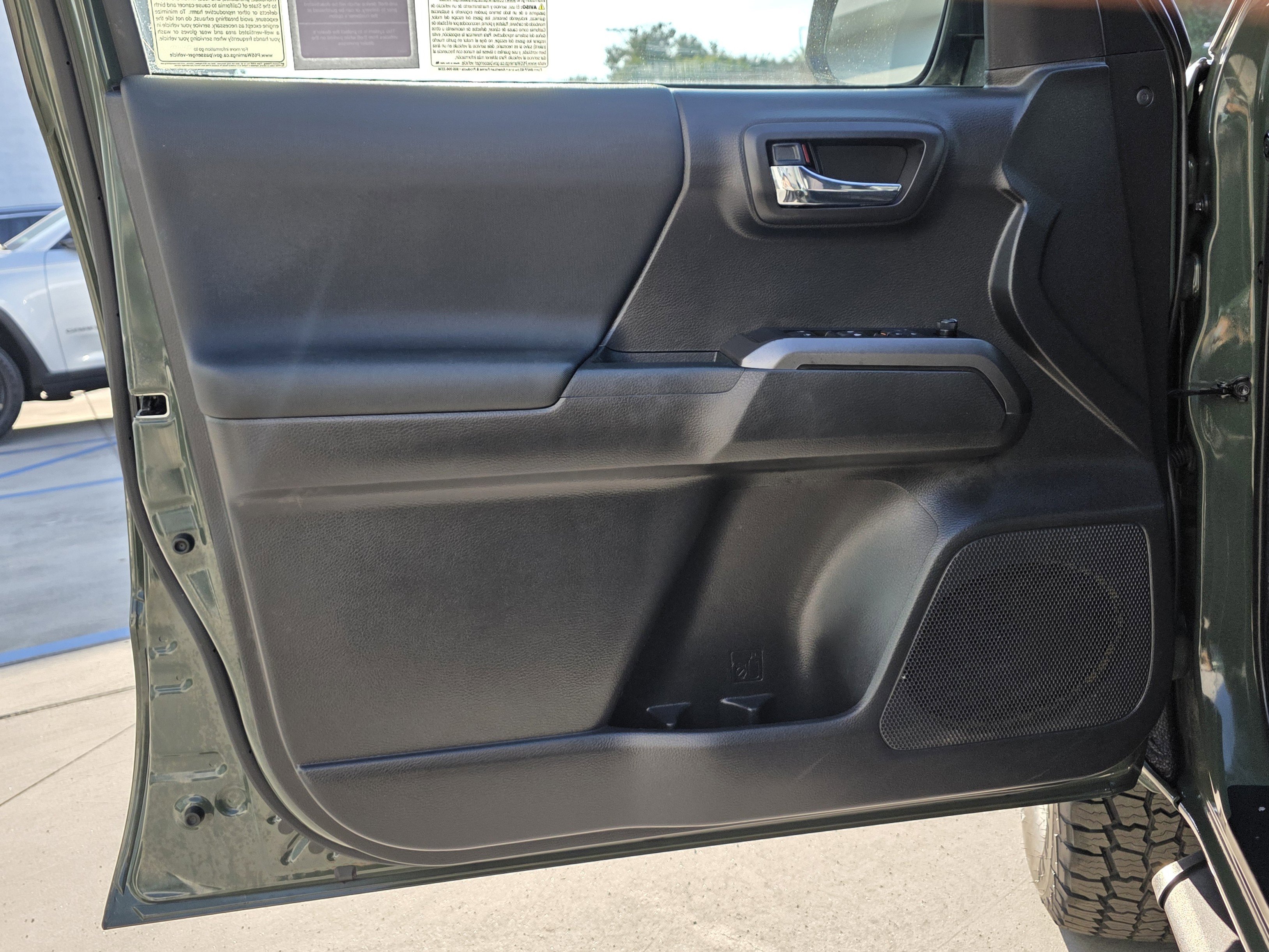 Used 2022 Toyota Tacoma TRD Sport image 12