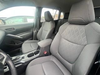 Used 2025 Toyota Corolla Cross LE image 18