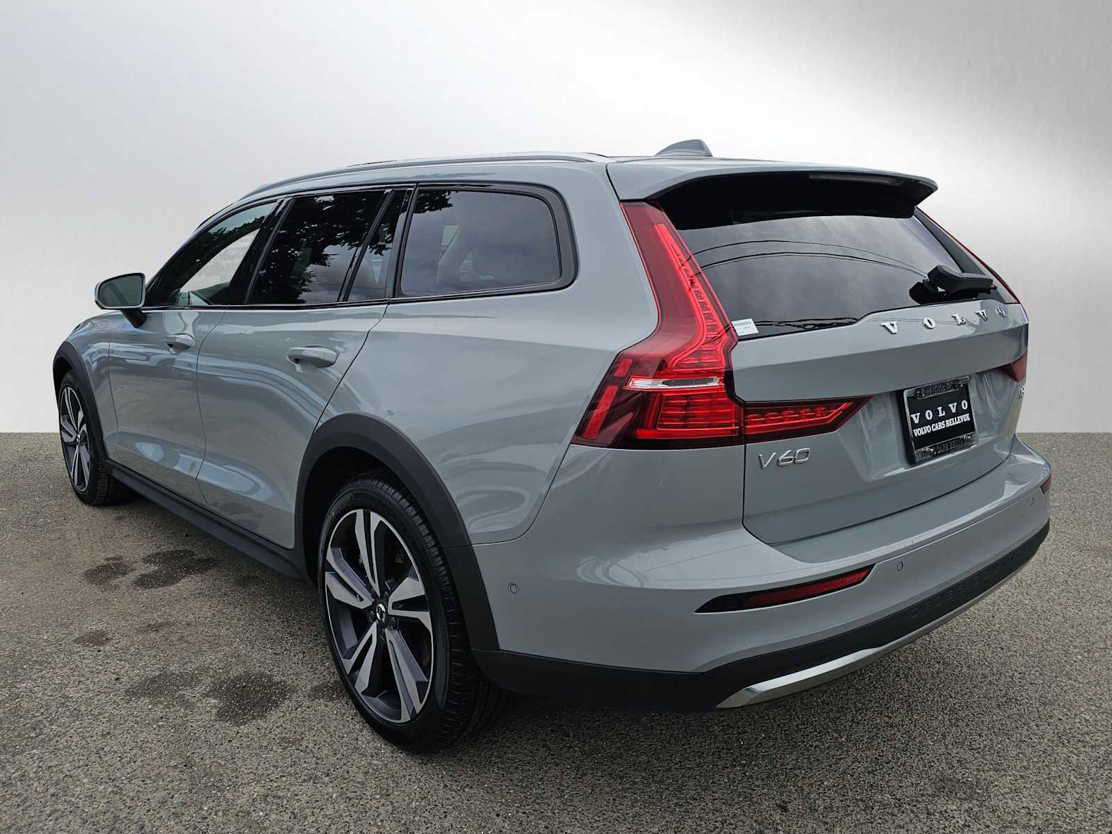 Certified 2025 Volvo V60 B5 Cross Country Plus image 5