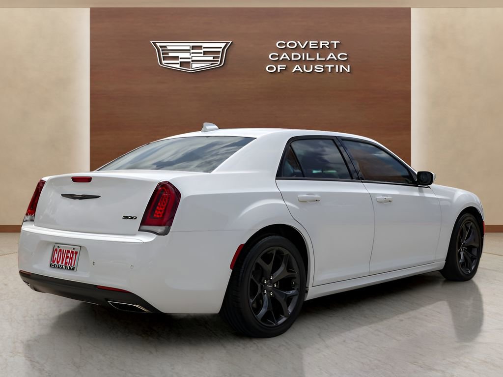 Used 2022 Chrysler 300 Touring L w/ Comfort Group RWD image 4