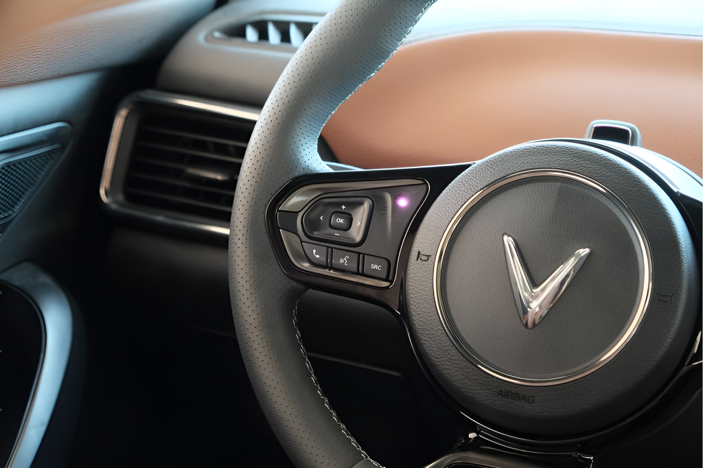 New 2025 VinFast VF 8 Plus AWD/4WD image 9