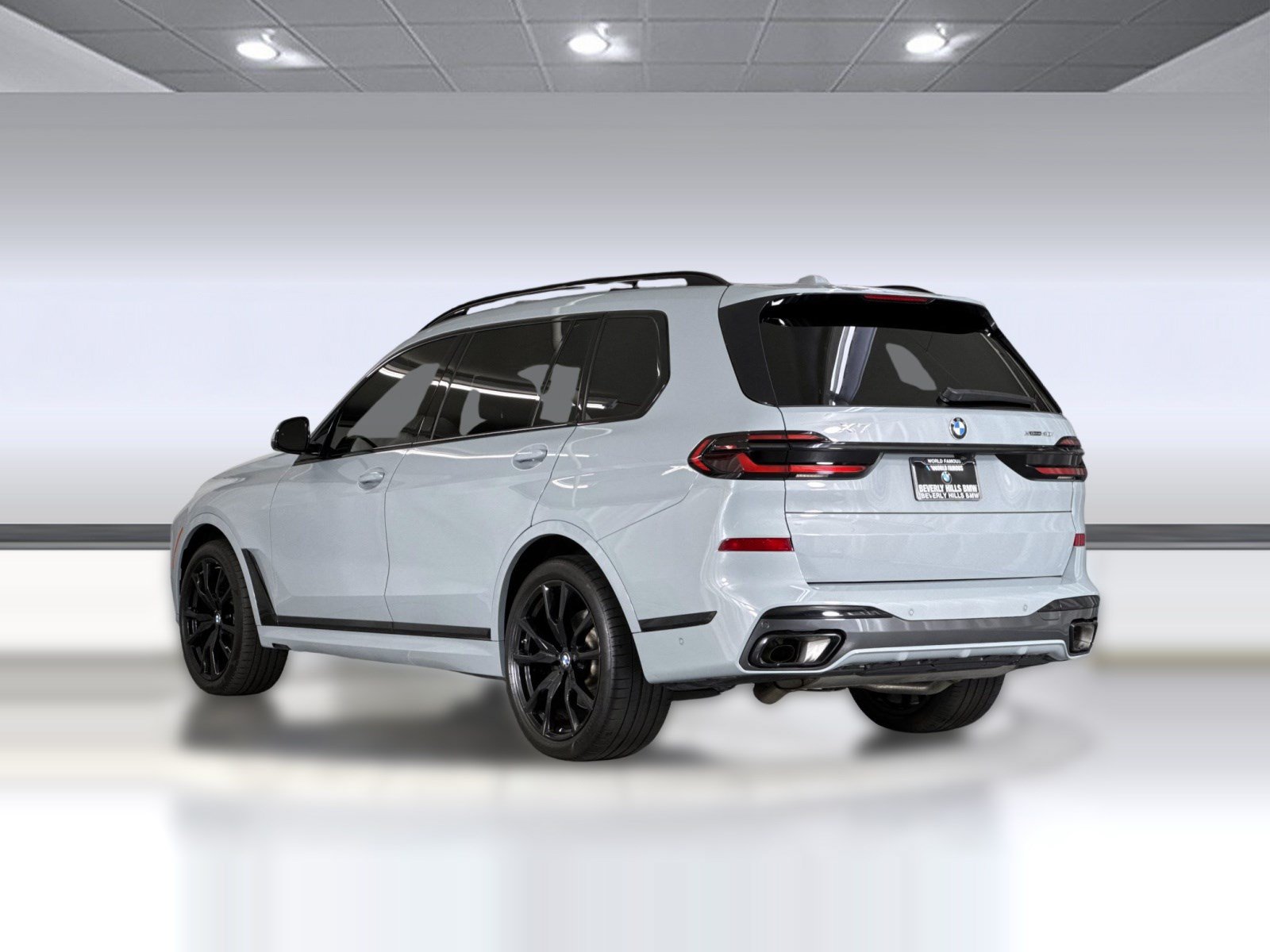 Used 2024 BMW X7 xDrive40i w/ M Sport Package AWD/4WD image 3