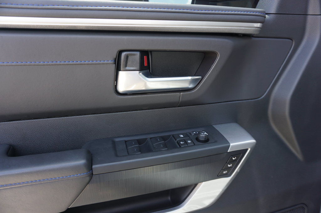 Used 2025 Toyota Tundra Platinum AWD/4WD image 2