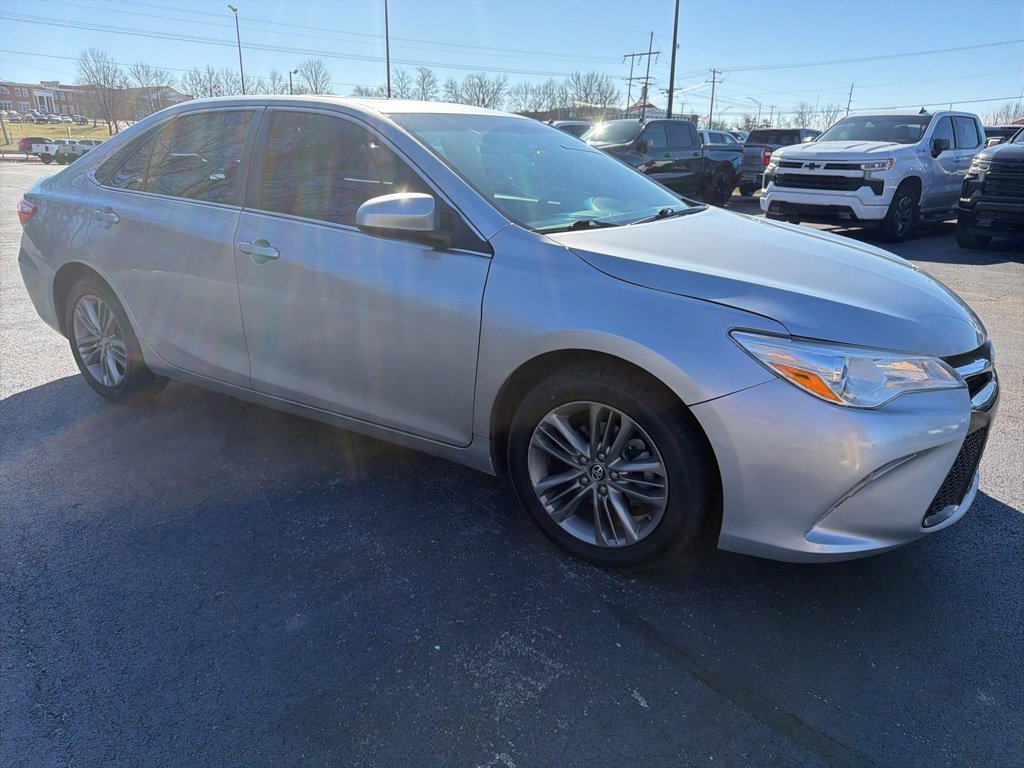 Used 2017 Toyota Camry SE w/ Moonroof Package image 3