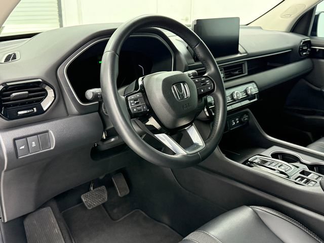 Used 2025 Honda Pilot Touring image 8
