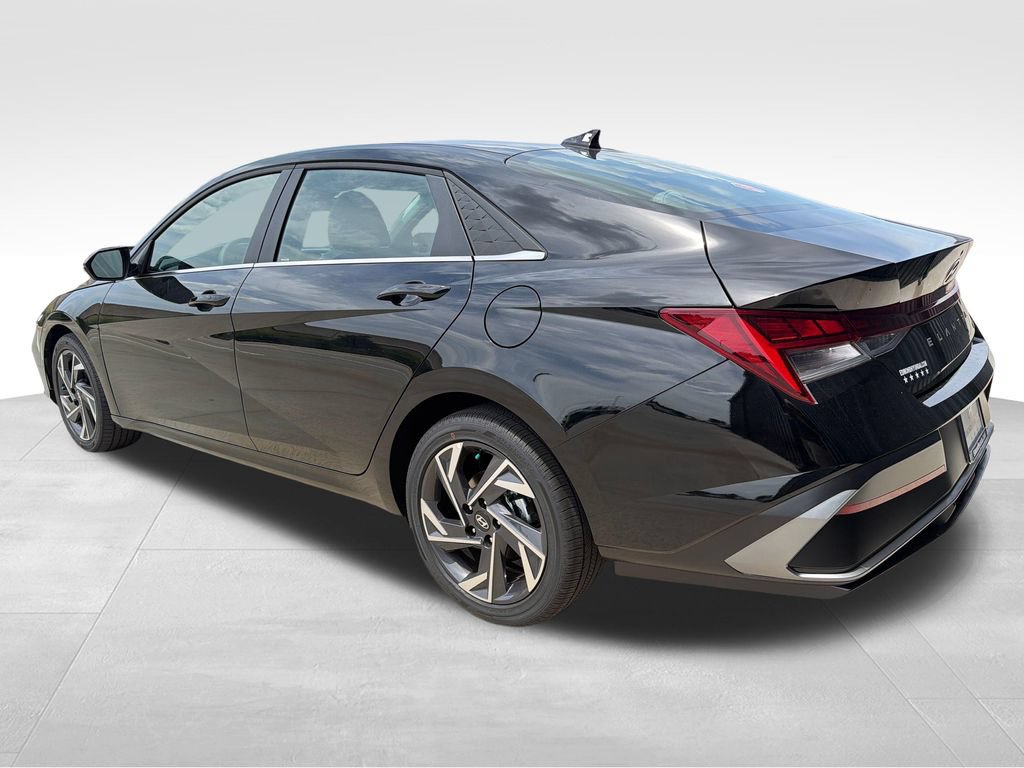 New 2026 Hyundai Elantra Limited FWD image 4