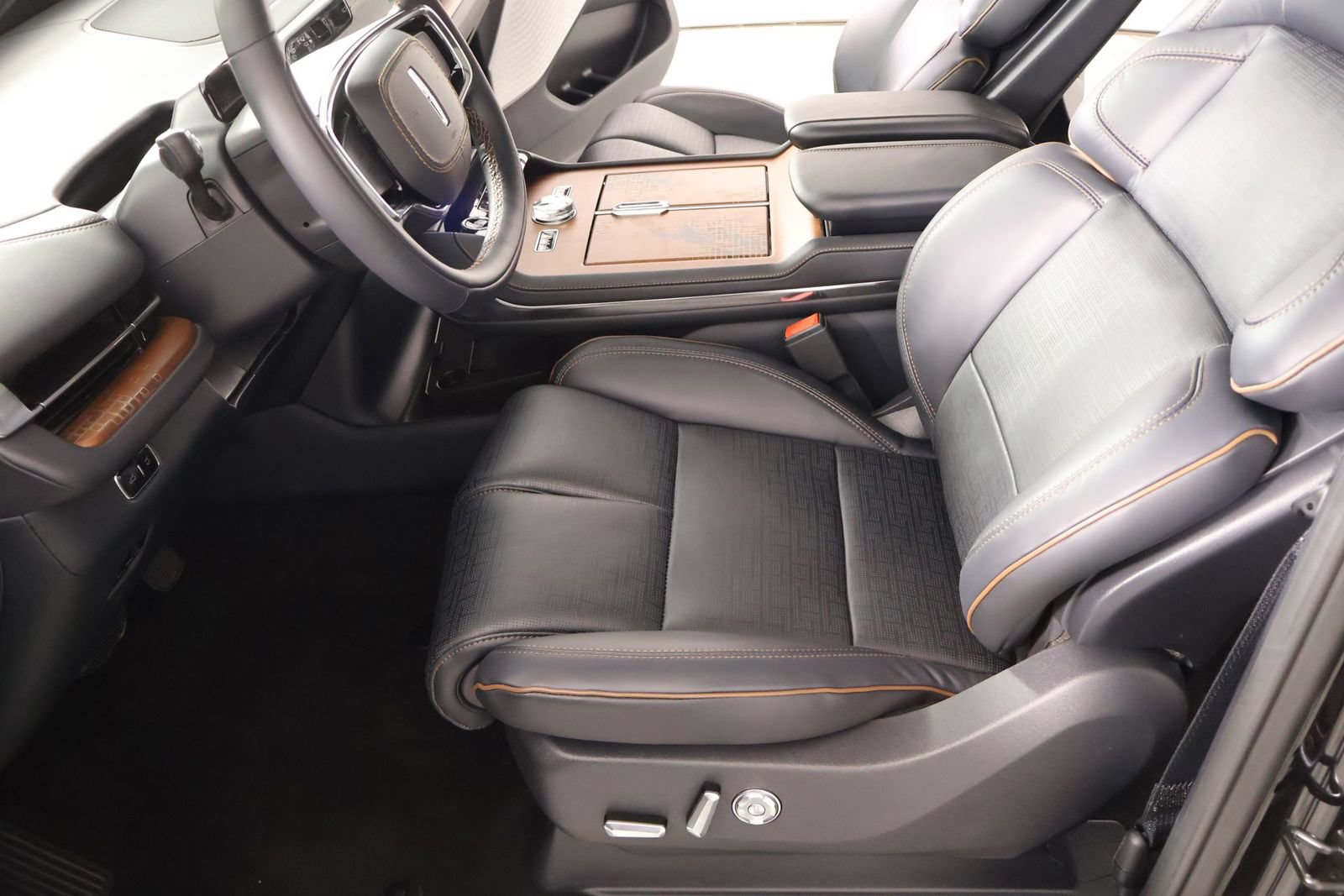 New 2026 Lincoln Navigator Black Label AWD/4WD image 11
