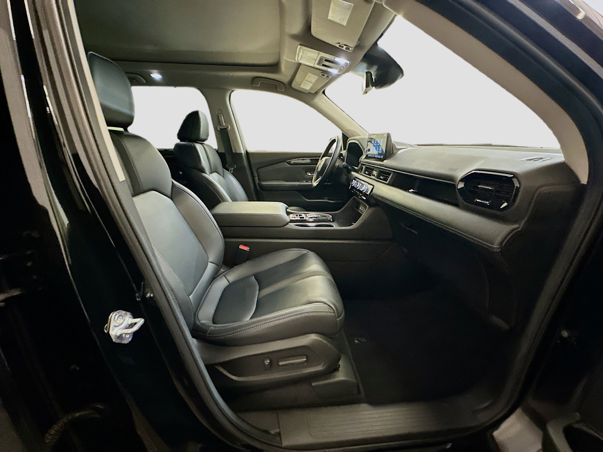 Used 2023 Honda Pilot Touring image 34