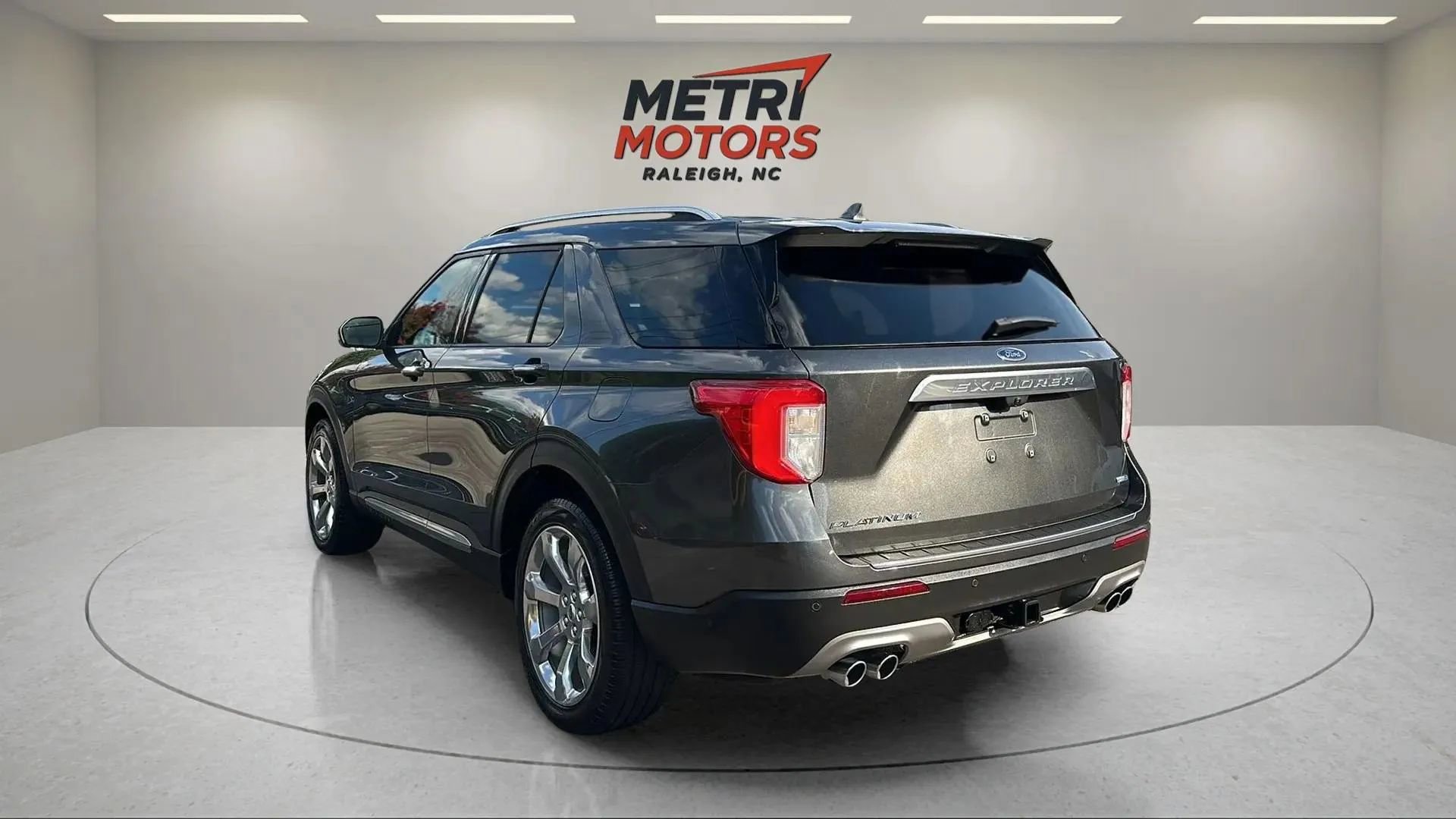 Used 2020 Ford Explorer Platinum w/ Premium Technology Package image 7