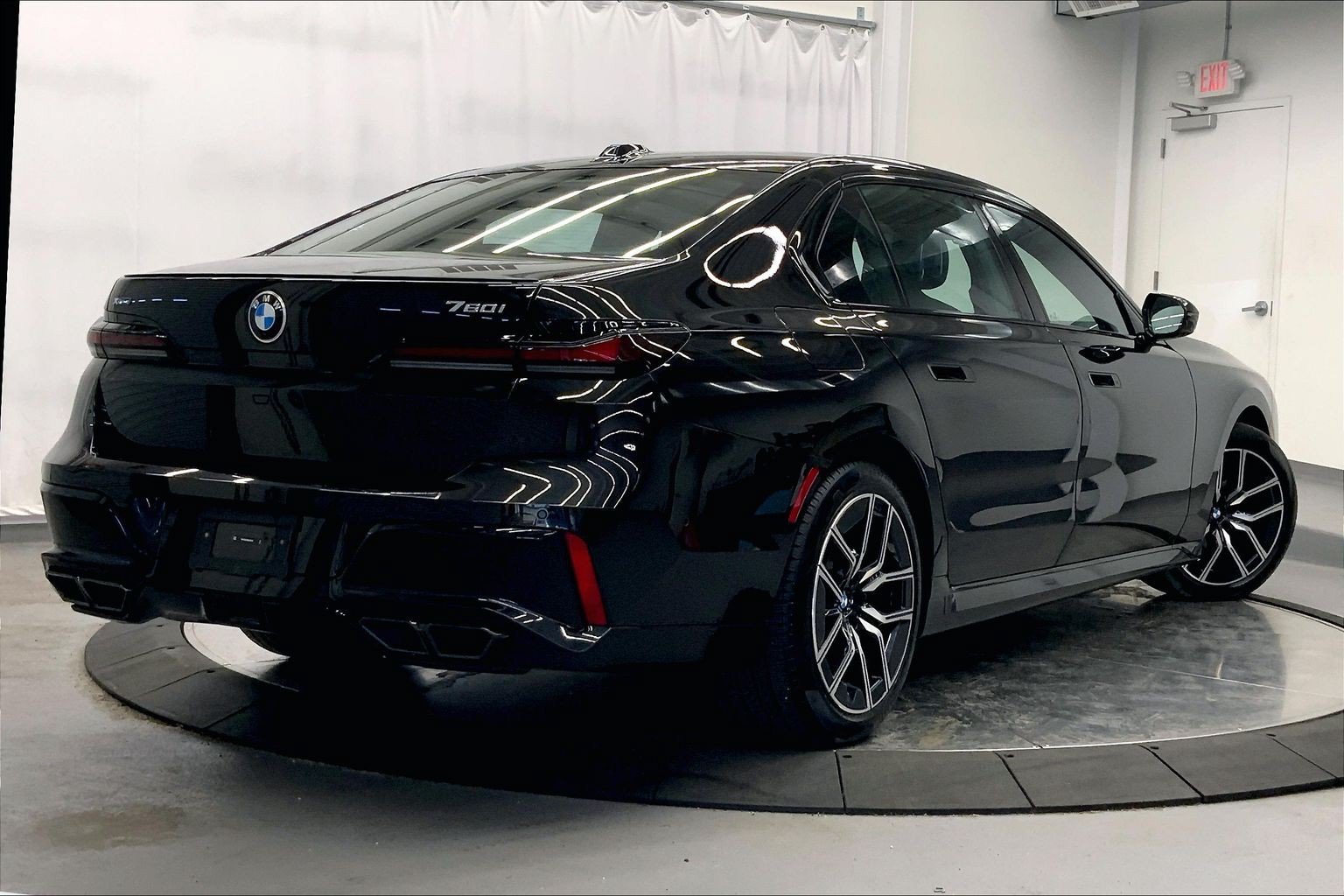 Used 2025 BMW 760i xDrive w/ Premium Package AWD/4WD image 6