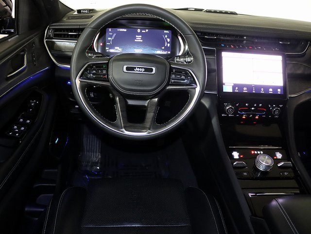 Used 2022 Jeep Grand Cherokee Overland w/ Luxury Tech Group IV image 3