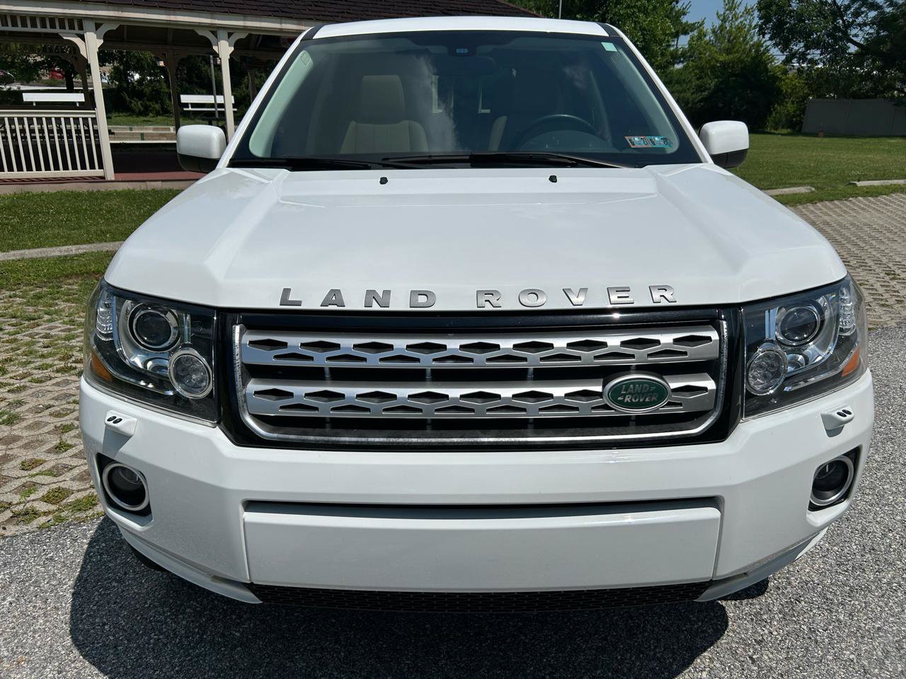 Used 2014 Land Rover LR2 HSE AWD/4WD image 2